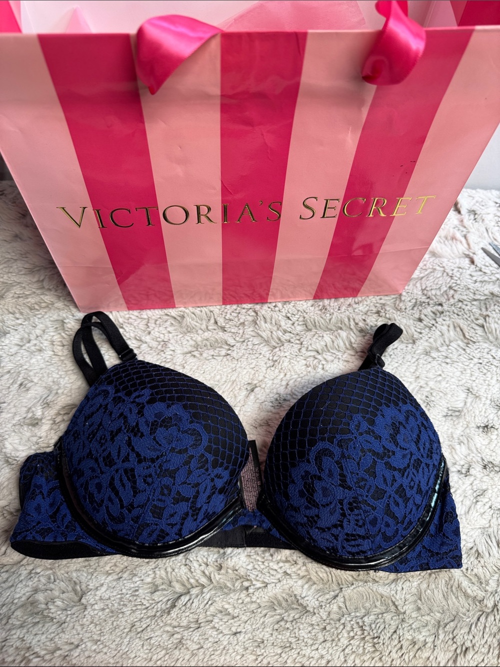 Victoria's Secret Navy Blue Lace very sexy Push-Up Bra